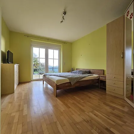 Grosses In Traumhafter Lage Mit Seeblick Erholung Garantiert