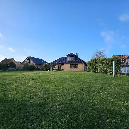 Grosses In Traumhafter Lage Mit Seeblick Erholung Garantiert Prázdninový dům Ummanz